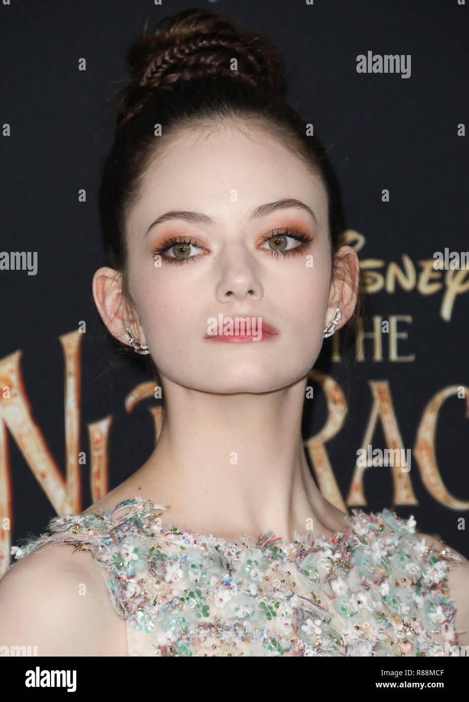 HOLLYWOOD, Los Angeles, CA, USA - 29. Oktober: Mackenzie Foy am Los Angeles Premiere von Disney's "Der Nussknacker und der vier Bereiche' an der Ray Dolby Ballroom am Hollywood und Highland Center am 29. Oktober 2018 in Hollywood, Los Angeles, Kalifornien, USA. (Foto von David Acosta/Image Press Agency) Stockfoto