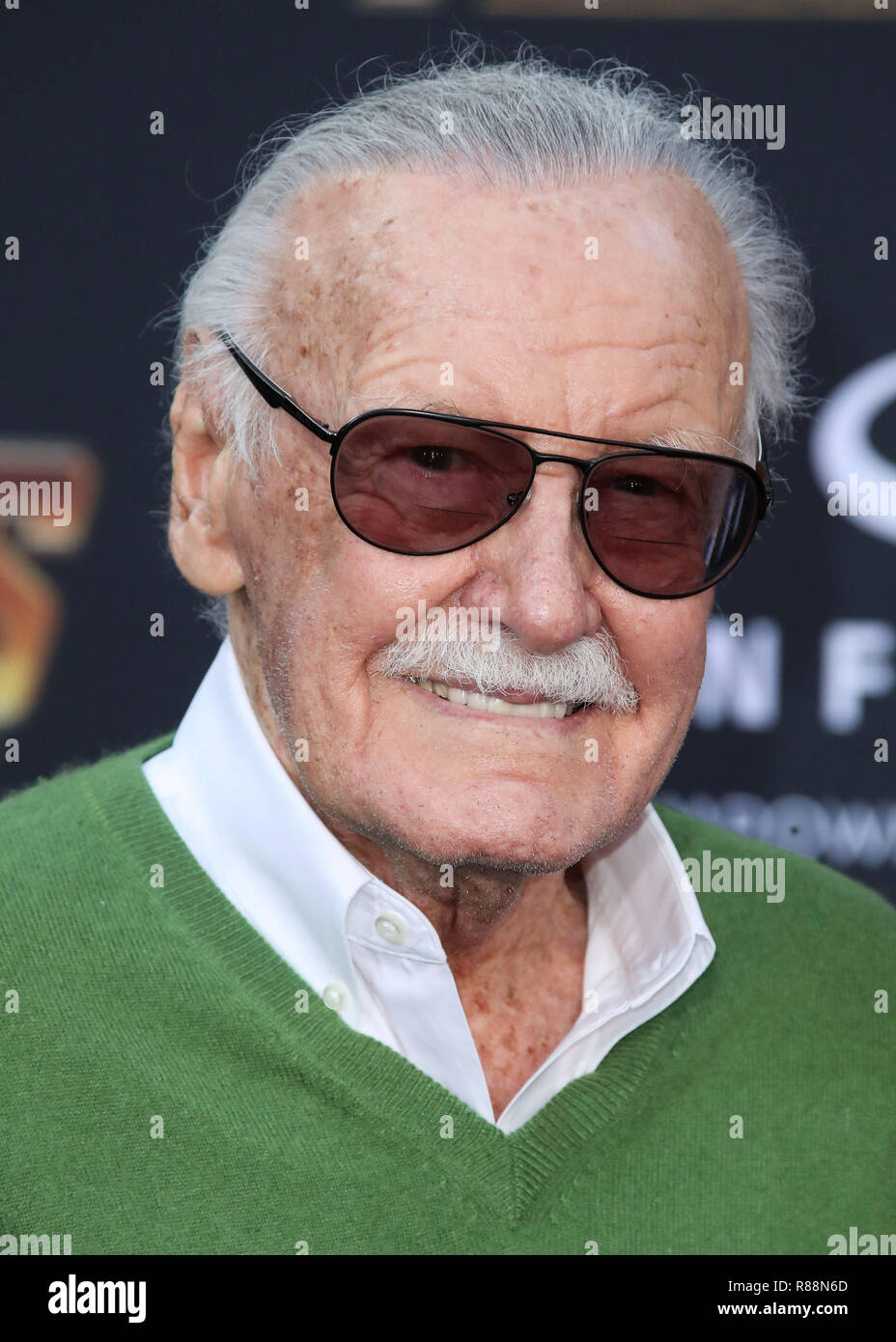 (Datei) Stan Lee stirbt am 95. Stan Lee, dem legendären Schriftsteller, Redakteur und Herausgeber von Marvel Comics, aber fehlerhaft fantabulous Kreationen machten ihn zu einem echten Superhelden zu Comic Liebhaber überall, gestorben ist. Er war 95. Lee, der in das Unternehmen im Jahr 1939 begann und erstellt oder Co-erstellt Schwarze Panther, Spider-Man, X-Men, der mächtige Thor, Iron Man, die Fantastischen Vier, der unglaubliche Hulk, Daredevil und Ant-Man, unter unzähligen anderen Zeichen, starb früh Montag Morgen am Cedars-Sinai Medical Center in Los Angeles, eine Familie Vertreter sagte dem Hollywood Reporter. HOLLYWOOD, LOS ANGELES, Stockfoto