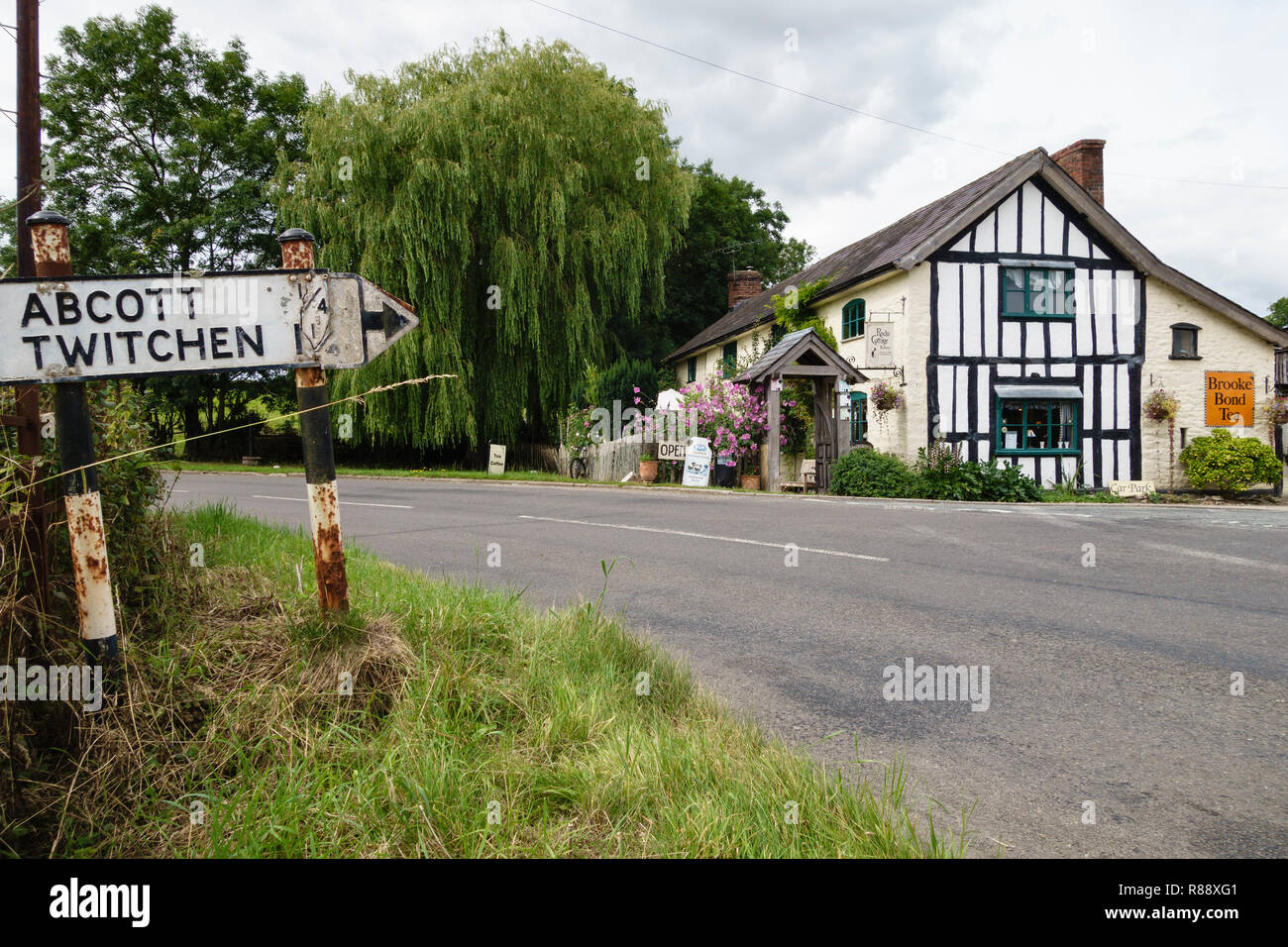 Der Vogel auf dem Felsen Kaffee Zimmer (zuvor Rocke Cottage), Clungunford, Craven Arms, Shropshire, Großbritannien. Eine beliebte traditionelle englische Teestand und Cafe Stockfoto