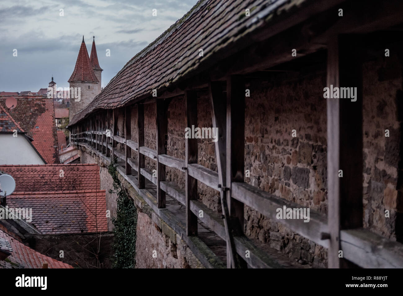 Wehrgang der Stadtmauer von Rothenburg in Bayern. Stockfoto