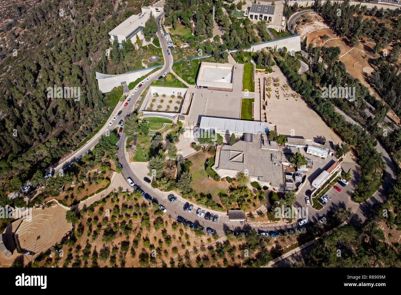 Blick auf das Holocaust Memorial Museum in Jerusalem, Blick von oben auf ein quadcopter. Yad Vashem auf dem Hügel am Stadtrand von Jerusalem. Stockfoto