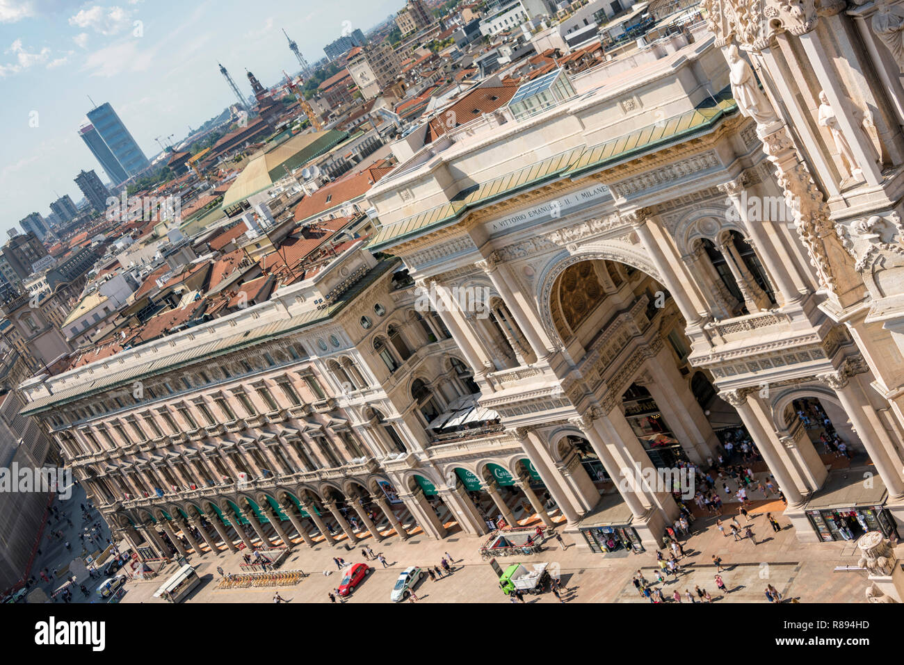 Horizontale Luftaufnahme der Galleria Vittorio Emanuele II shopping