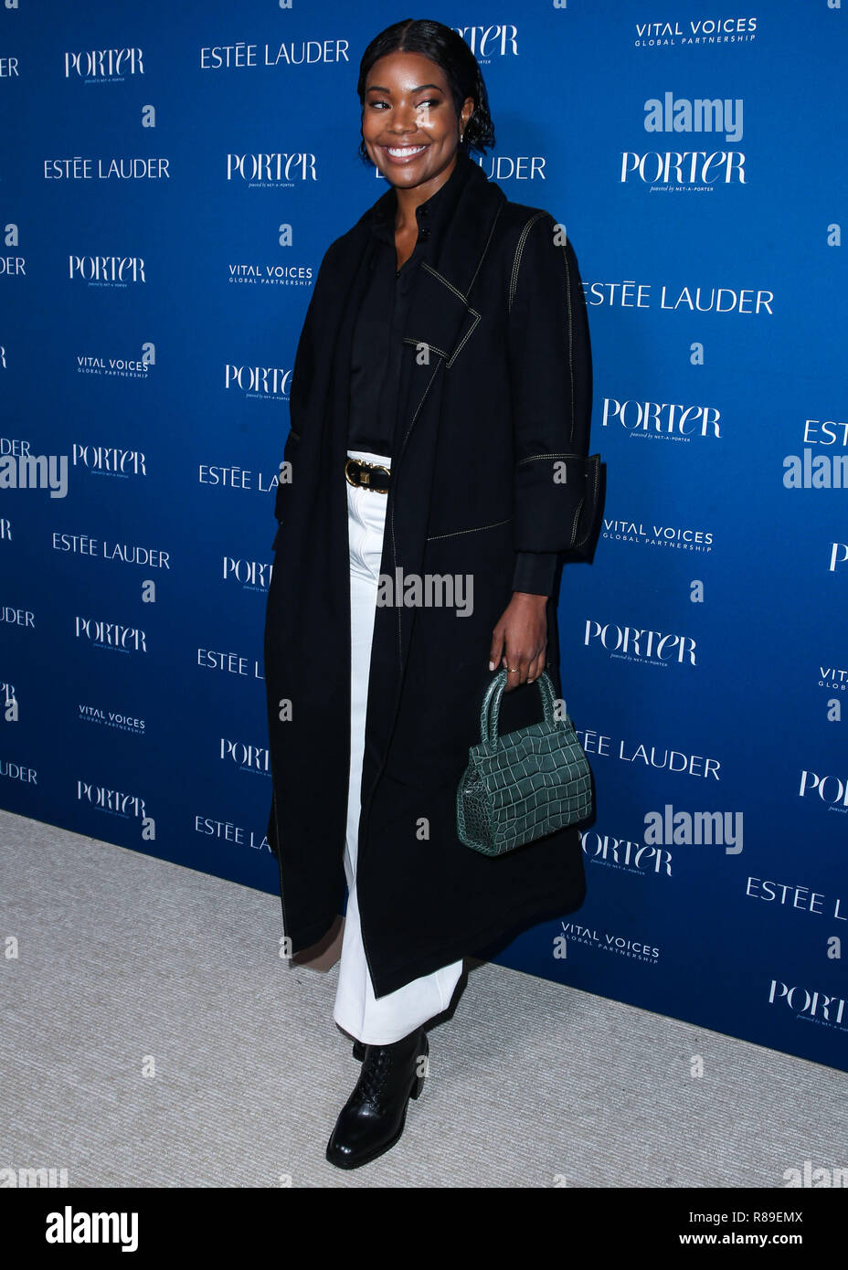 LOS ANGELES, Ca, USA - 09 Oktober: Schauspielerin Gabrielle Union tragen von Salvatore Ferragamo mit Abstand die Kupplung, die Firma Frye Stiefel und David Webb Manschette kommt an PORTER ist unglaublich Frauen Gala 2018 Am Ebell von Los Angeles, die am 9. Oktober 2018 in Los Angeles, Kalifornien, USA. (Foto durch Image Press Agency) Stockfoto
