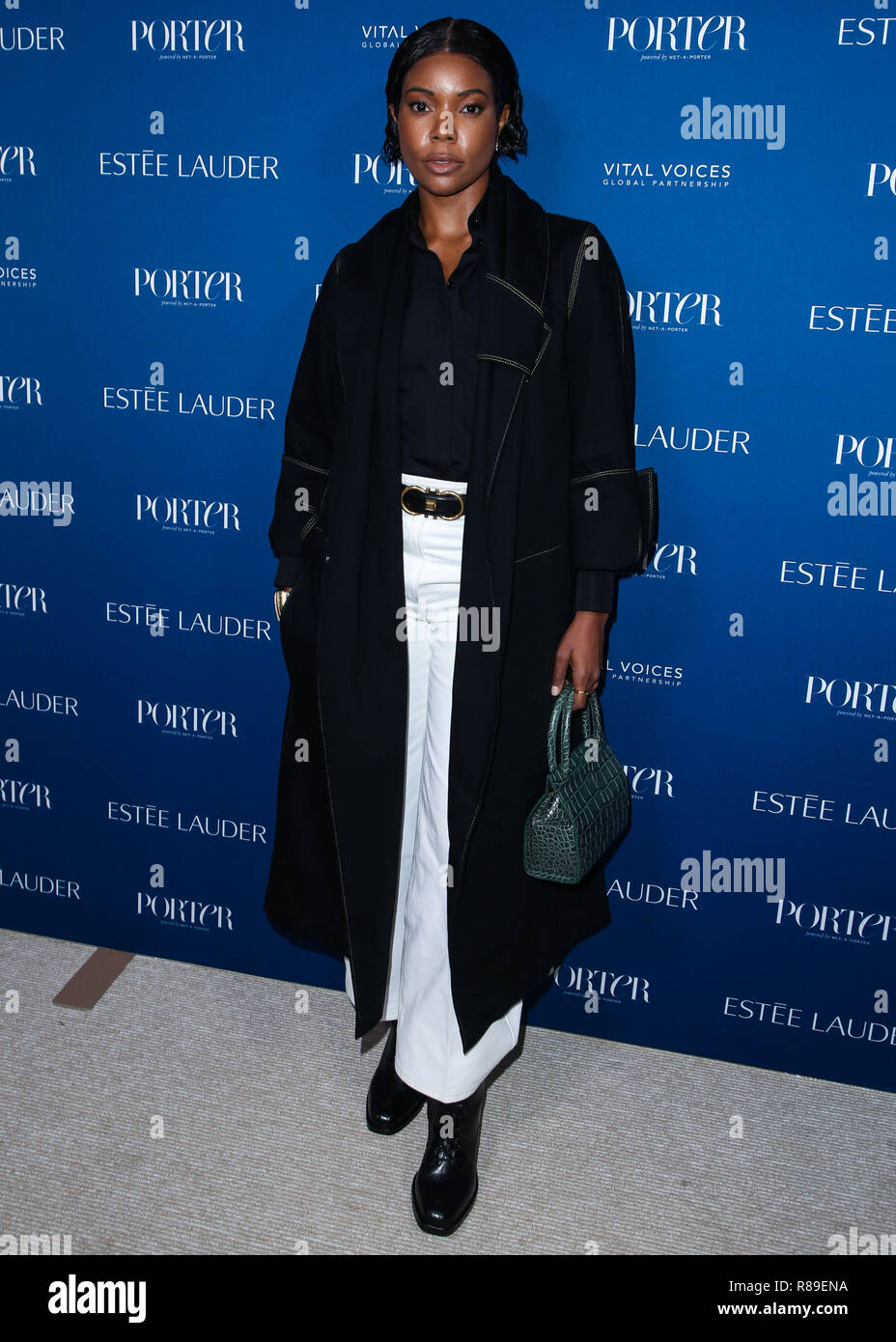 LOS ANGELES, Ca, USA - 09 Oktober: Schauspielerin Gabrielle Union tragen von Salvatore Ferragamo mit Abstand die Kupplung, die Firma Frye Stiefel und David Webb Manschette kommt an PORTER ist unglaublich Frauen Gala 2018 Am Ebell von Los Angeles, die am 9. Oktober 2018 in Los Angeles, Kalifornien, USA. (Foto durch Image Press Agency) Stockfoto