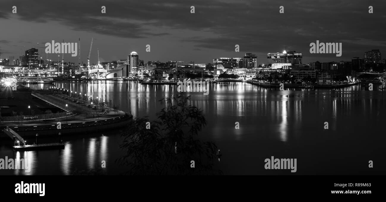 Sydneys Darling Harbour vor der Morgendämmerung Stockfoto