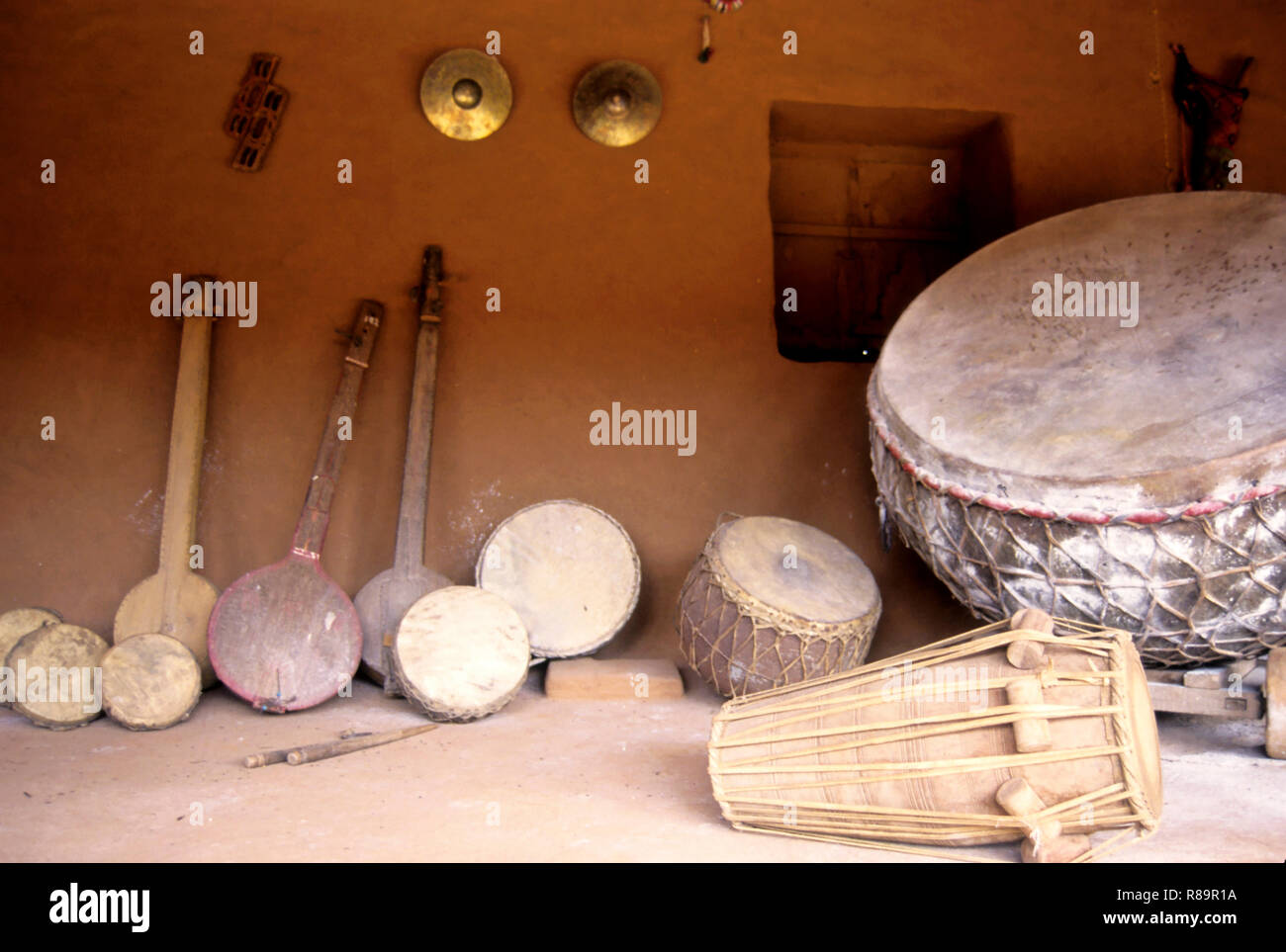 Musikinstrumente Museum, lokgram, Udaipur, Rajasthan, Indien Stockfoto