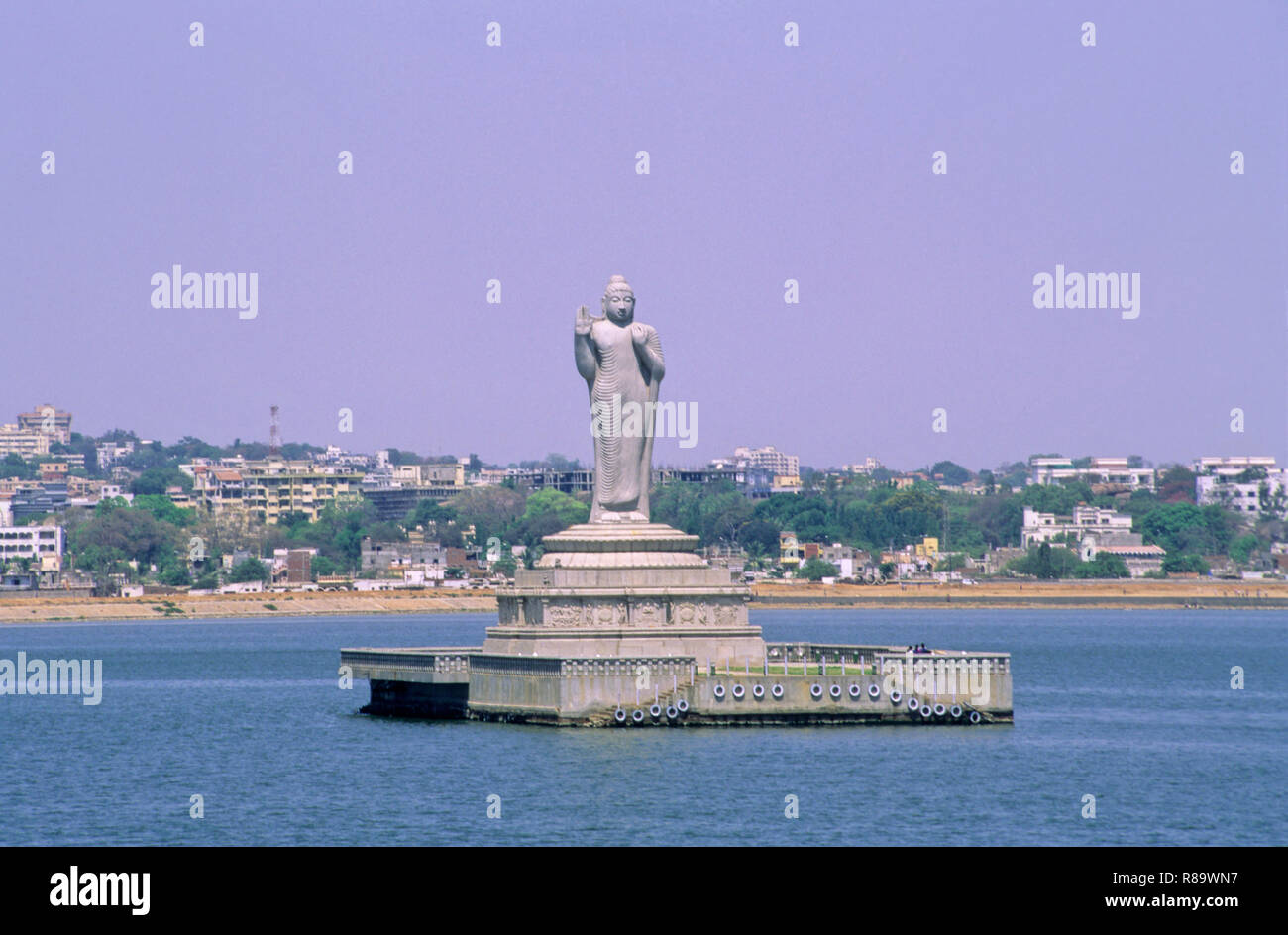 Buddha Statue und Hussain Sagar, Hyderabad, Andhra Pradesh, Indien Stockfoto