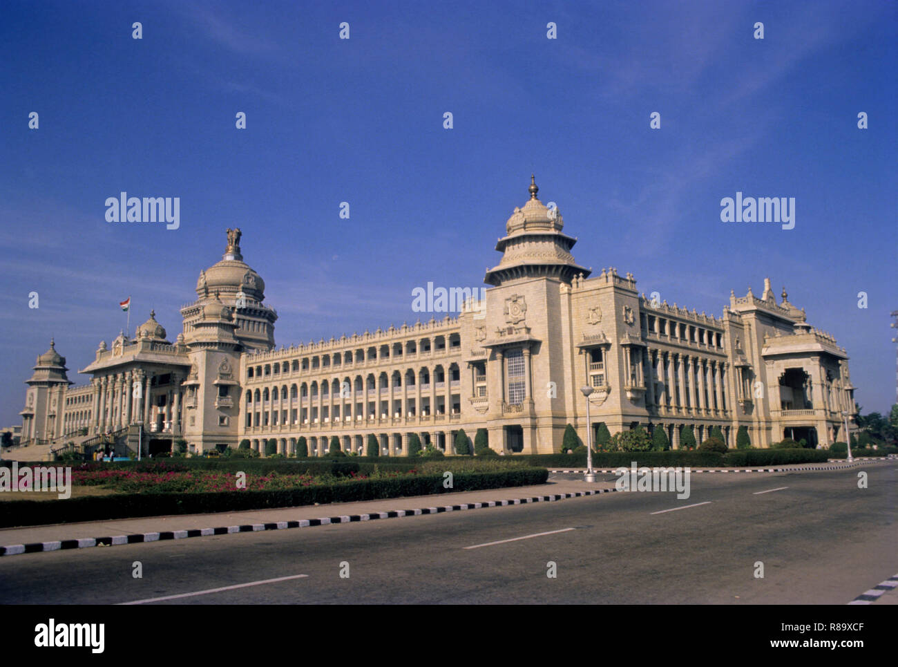 Vidhan Soudha (Sekretariat und staatliche Gesetzgebung), Bangalore, Karnataka, Indien Stockfoto