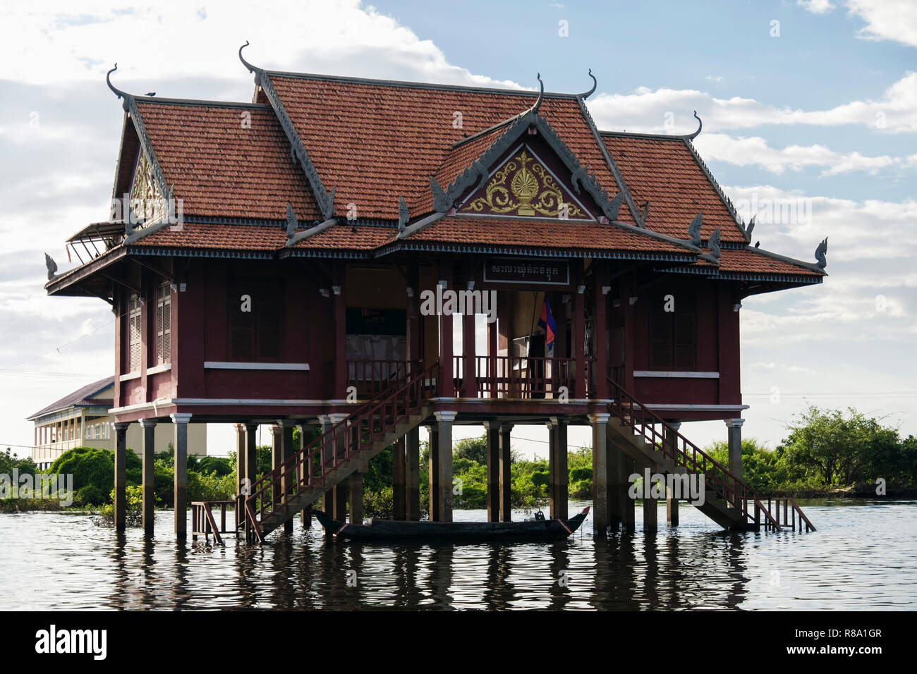Haus auf Stelzen in schwimmenden Dorf in den Tonle Sap. Kampong Phluk, Provinz Siem Reap, Kambodscha, Südostasien Stockfoto