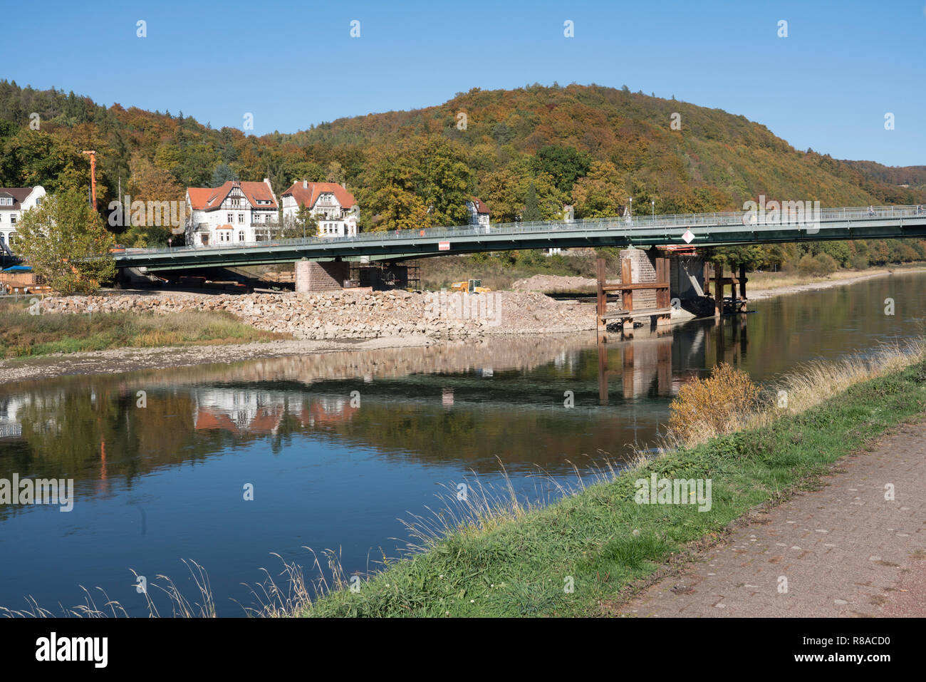 Alte Weser Brücke bei Bad Karlshafen, obere Wesertal, Weserbergland, Nordrhein-Westfalen, Hessen, Deutschland, Europa Stockfoto
