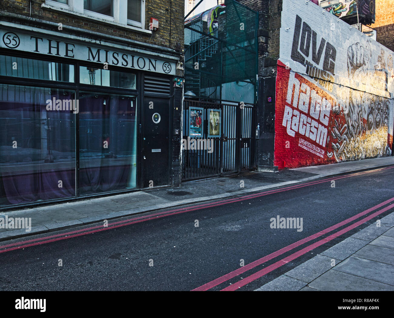 Mission Nachtclub und engagierte street art Wand, Holywell Lane, Shoreditch, London, Vereinigtes Königreich Stockfoto