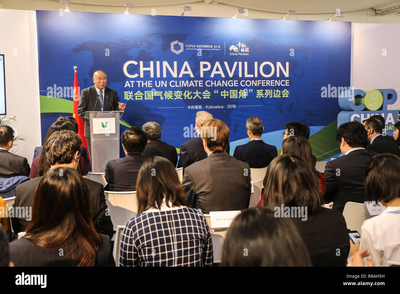 Katowice, Polen. 13 Dez, 2018. Chinas Sonderbeauftragten für Klimawandel Angelegenheiten Xie Zhenhua spricht auf einer Veranstaltung in der laufenden Konferenz der Vertragsparteien (COP 24) des Rahmenübereinkommens der Vereinten Nationen über Klimaänderungen in Kattowitz, Polen, Dez. 13, 2018. Der frühere US-Vizepräsident Al Gore am Donnerstag begrüßte Chinas Führung beim Kampf gegen den Klimawandel, sagen, dass China ist eines der wenigen Länder, ihrer in Paris Engagement gerecht zu werden." Quelle: Chen Xu/Xinhua/Alamy leben Nachrichten Stockfoto