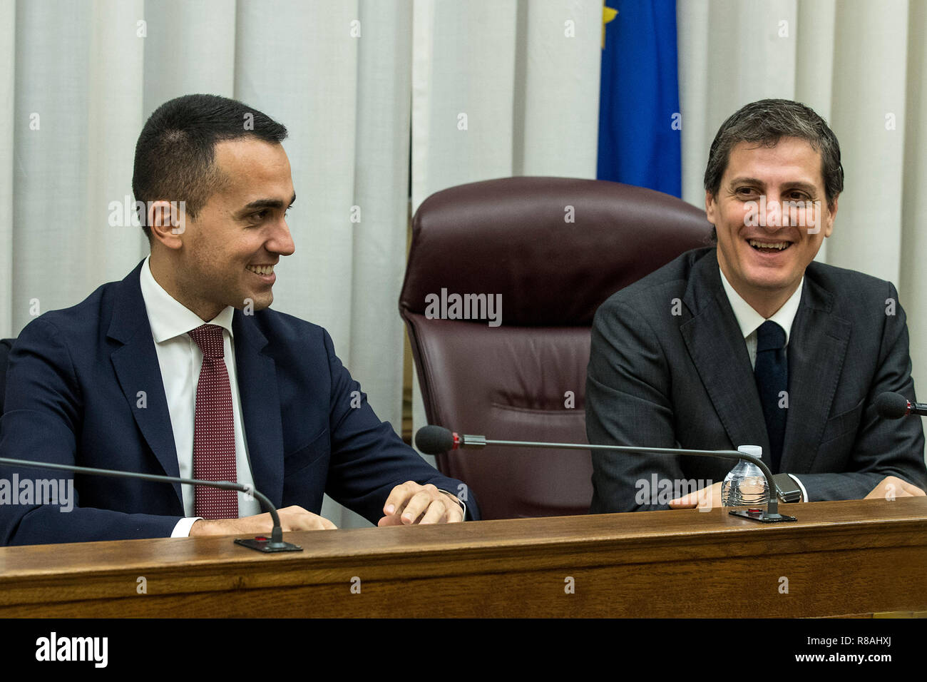 Foto Roberto Monaldo/LaPresse 14-12-2018 Roma Politica Commissione di Vigilanza Rai - Audizione del Ministro dello Sviluppo Economico Di Maio Nella foto Luigi Di Maio, Alberto Barachini (Pres. Comm.) Fotos von Roberto Monaldo/LaPresse 14-12-2018 Rom (Italien) Abgeordnetenkammer - Anhörung von Luigi Di Maio im Foto Luigi Di Maio, Alberto Barachini Stockfoto