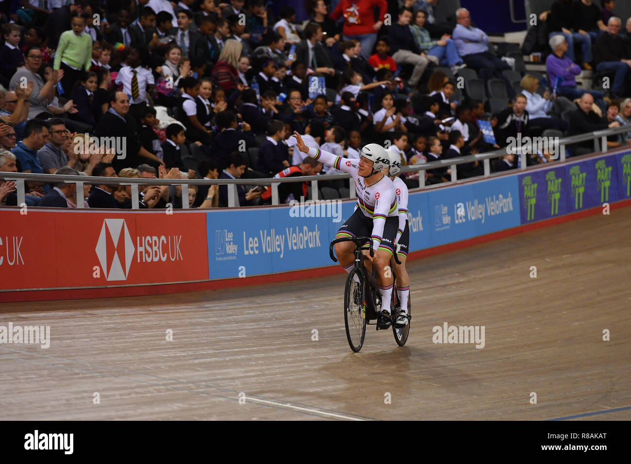 London, Großbritannien. 14. Dezember, 2018. Fachie Neil MBE und Rotherham Matt (GBR) in gemischten Para B Sprint Halbfinale während Tissot UCI Track Cycling World Cup IV bei Lee Valley VeloPark am Freitag, den 14. Dezember 2018. LONDON ENGLAND. (Nur redaktionelle Nutzung, eine Lizenz für die gewerbliche Nutzung erforderlich. Keine Verwendung in Wetten, Spiele oder einer einzelnen Verein/Liga/player Publikationen.) Credit: Taka Wu/Alamy leben Nachrichten Stockfoto