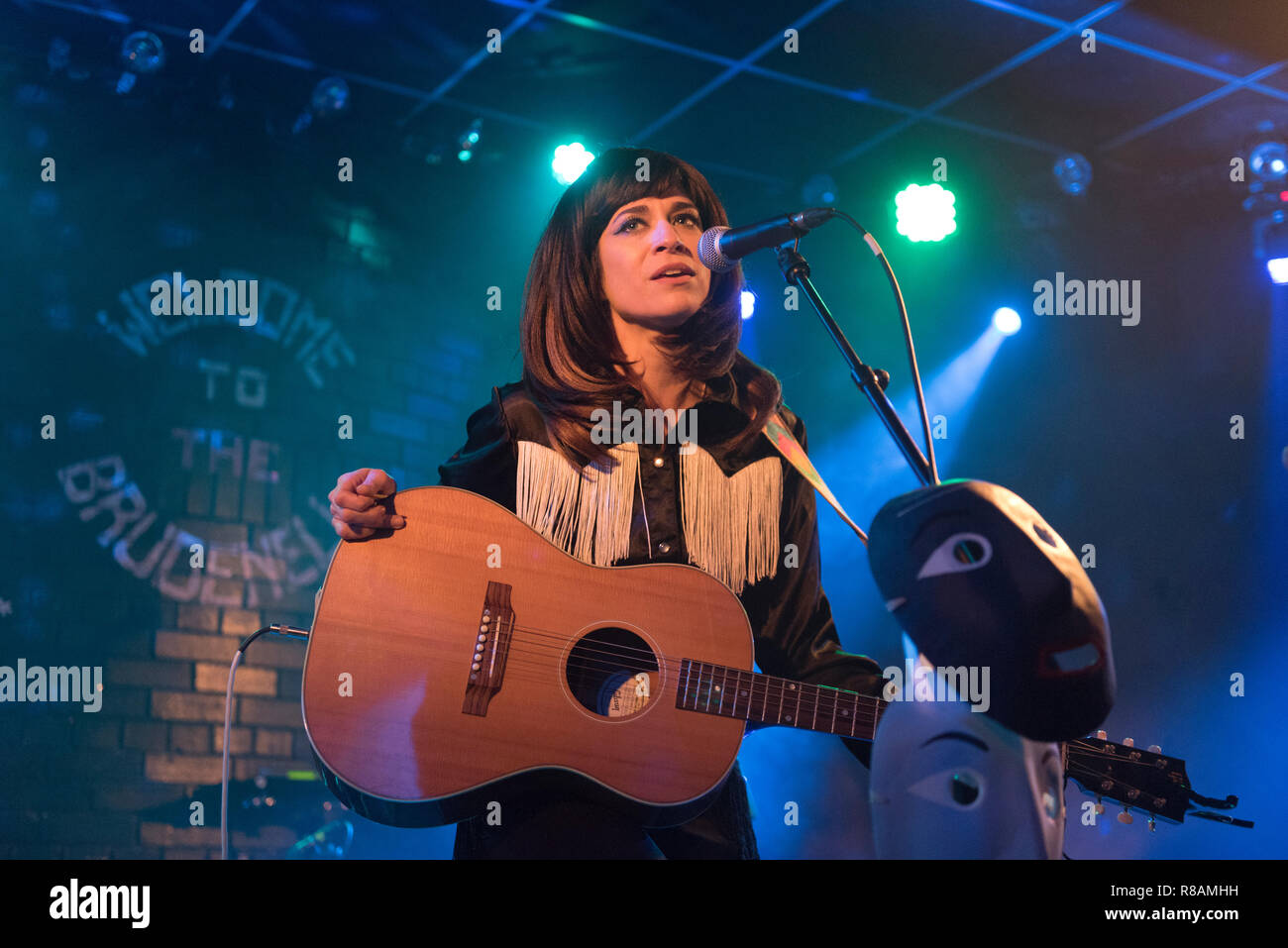 Leeds, Großbritannien. 13. Dez 2018. Amerikanische Sängerin Nicole Atkins im Konzert an Leeds Brudenell Social Club, 13. Dezember 2018. Ms Atkins war unterstützt uns Rock Band Mercury Rev auf Ihrer Tour. Quelle: John Bentley/Alamy leben Nachrichten Stockfoto