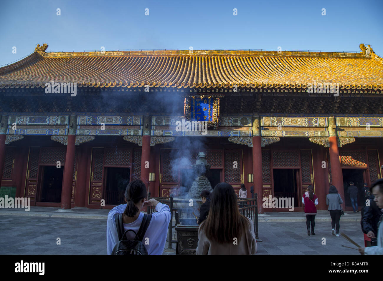 Peking, Peking, China. 14 Dez, 2018. Peking, China - Die yonghe Tempel, der auch als der Lama Tempel bekannt, ist ein Tempel und Kloster der Gelug-schule des tibetischen Buddhismus in Dongcheng District, Beijing, China. Credit: SIPA Asien/ZUMA Draht/Alamy leben Nachrichten Stockfoto