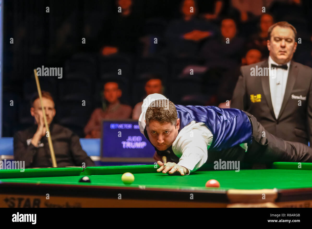 Glasgow, Schottland, Großbritannien. 14. Dez 2018. Viertelfinale der BetVictor Home Nationen Serie Scottish Open, wo Stuart Carrington auf Judd Trump im Emirates Arena, Glasgow stattfindet. Credit: Colin Poultney/Alamy leben Nachrichten Stockfoto