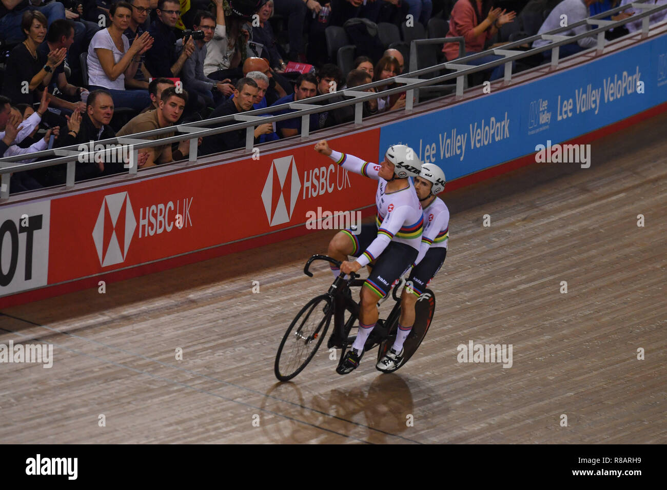 London, Großbritannien. 14. Dez 2018. FACHE MBE Neil und Rotherham Matt (GBR) in gemischten Para B Sprint Finale für Gold - Rennen 1 während Tissot UCI Track Cycling World Cup IV bei Lee Valley VeloPark am Freitag, den 14. Dezember 2018. LONDON ENGLAND. (Nur redaktionelle Nutzung, eine Lizenz für die gewerbliche Nutzung erforderlich. Keine Verwendung in Wetten, Spiele oder einer einzelnen Verein/Liga/player Publikationen.) Credit: Taka Wu/Alamy leben Nachrichten Stockfoto