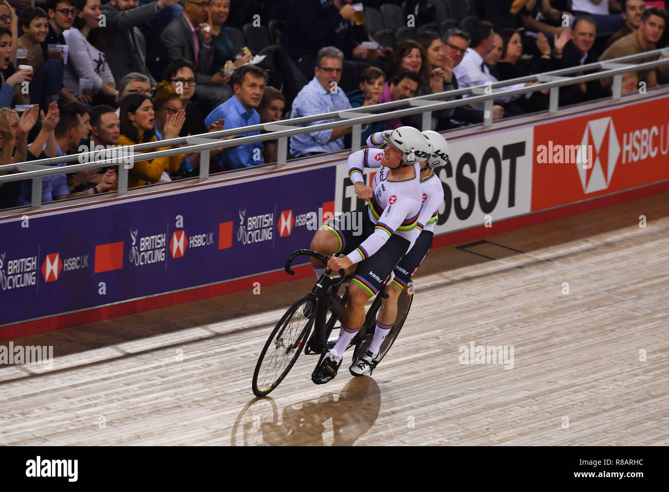 London, Großbritannien. 14. Dez 2018. FACHE MBE Neil und Rotherham Matt (GBR) in gemischten Para B Sprint Finale für Gold - Rennen 1 während Tissot UCI Track Cycling World Cup IV bei Lee Valley VeloPark am Freitag, den 14. Dezember 2018. LONDON ENGLAND. (Nur redaktionelle Nutzung, eine Lizenz für die gewerbliche Nutzung erforderlich. Keine Verwendung in Wetten, Spiele oder einer einzelnen Verein/Liga/player Publikationen.) Credit: Taka Wu/Alamy leben Nachrichten Stockfoto