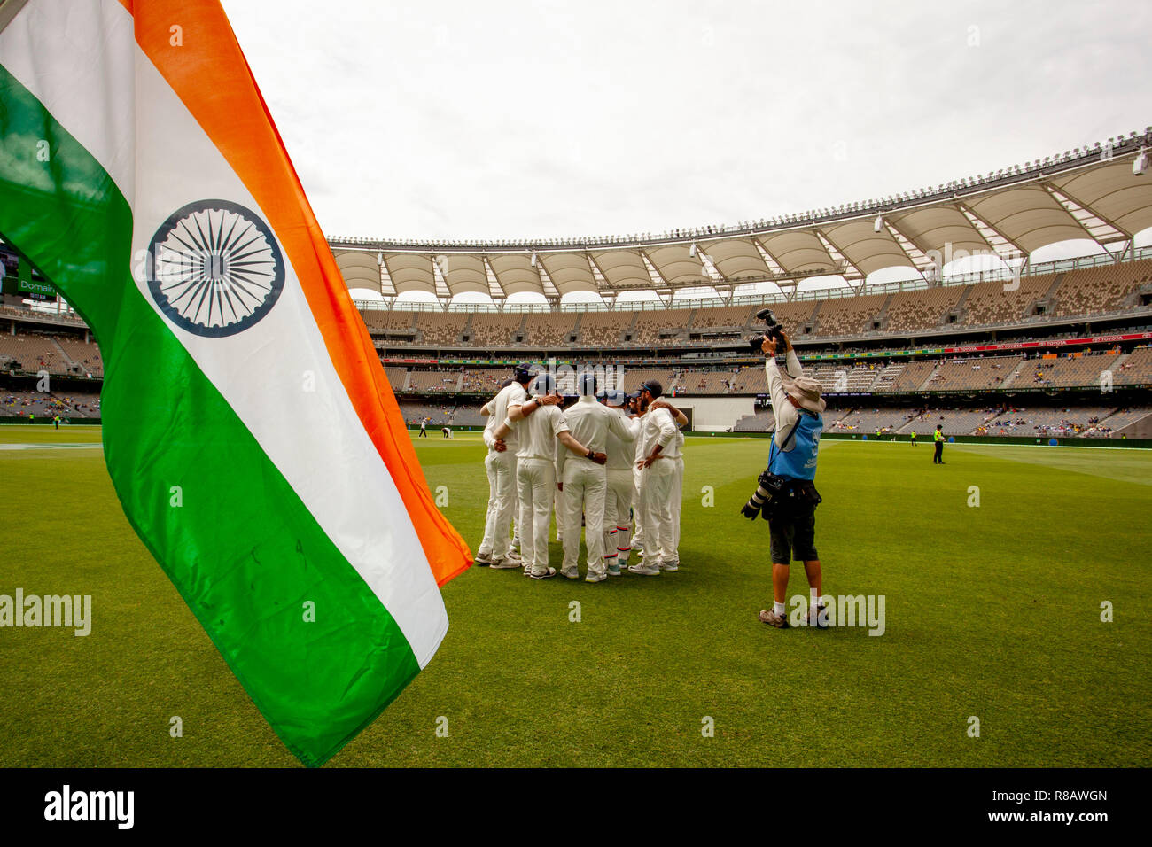 Optus Stadion, Perth, Australien. 15 Dez, 2018. Internationalen Test Series Cricket, Australien im Vergleich zu Indien, zweiter Test, Tag 2; die indische Mannschaft zusammen bekommen, bevor der Start von Tag 2 gegen Australien Credit: Aktion plus Sport/Alamy leben Nachrichten Stockfoto