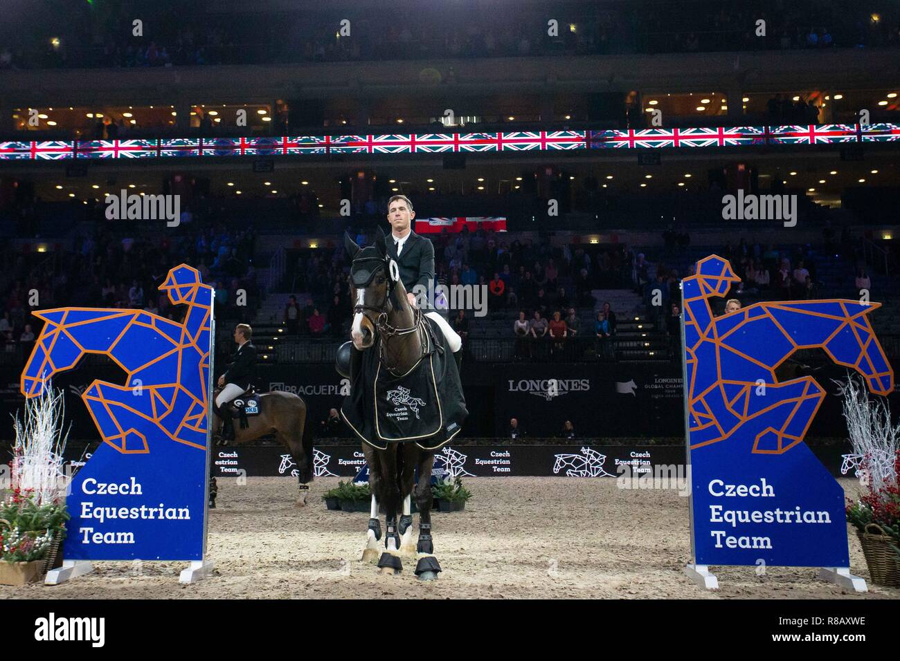 Prag, Tschechische Republik. 15. Dezember, 2018. Präsentation. Sieger. Scott Brash reiten Hallo Shelby. GBR. GCL individuelle Klasse. Springen. Prag Endspiele. 14/12/2018. Credit: Sport in Bildern/Alamy leben Nachrichten Stockfoto