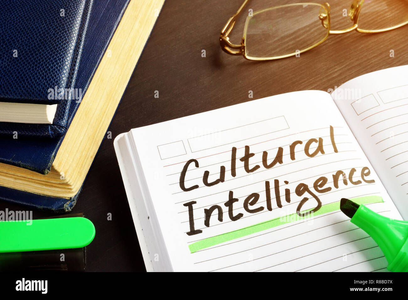 Kulturelle Intelligenz in einem handschriftlichen Notizen. Stockfoto
