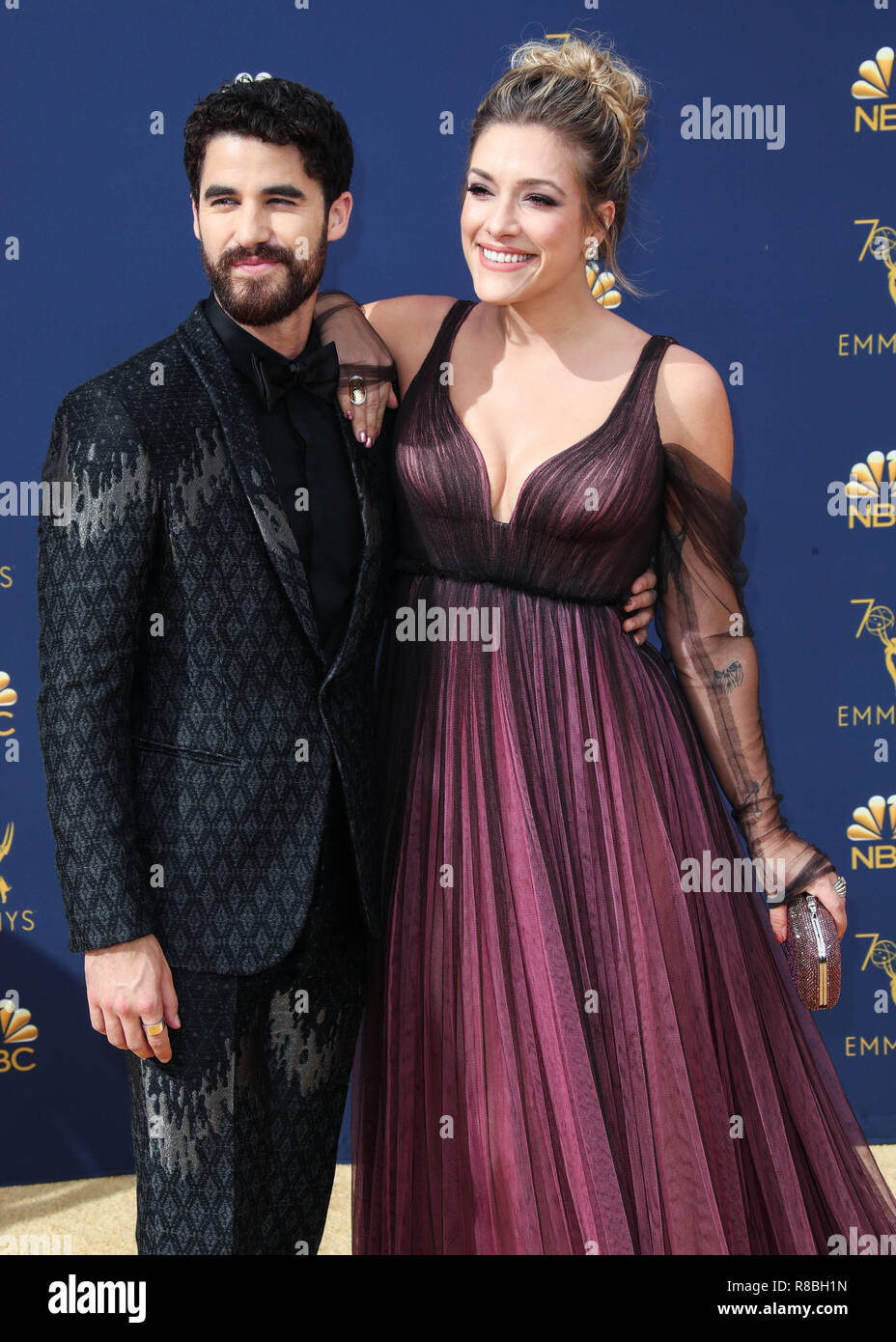 LOS ANGELES, Ca, USA - 17. SEPTEMBER: Darren Criss, Mia Swier auf der 70. jährlichen Primetime Emmy Awards bei Microsoft Theater in L.A. statt Live am 17. September 2018 in Los Angeles, Kalifornien, USA. (Foto von Xavier Collin/Image Press Agency) Stockfoto LOS ANGELES, Ca, USA - 17. SEPTEMBER: Darren Criss, Mia Swier auf der 70. jährlichen Primetime Emmy Awards bei Microsoft Theater in L.A. statt Live am 17. September 2018 in Los Angeles, Kalifornien, USA. (Foto von Xavier Collin/Image Press Agency) Stockfoto