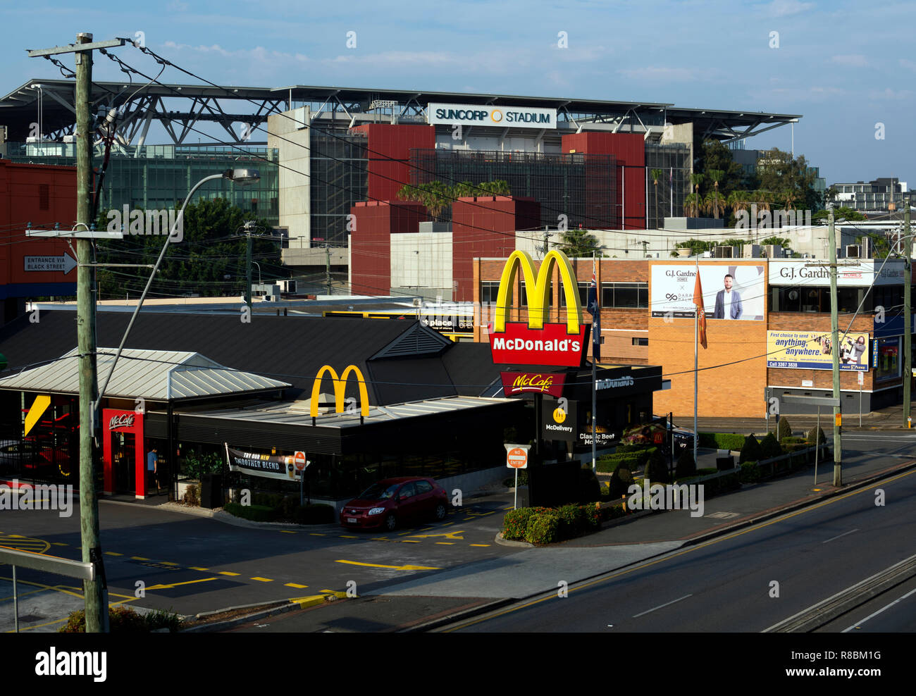Blick Richtung Restaurant das Suncorp Stadium McDonald in Milton Road, Milton, Brisbane, Queensland, Australien Stockfoto