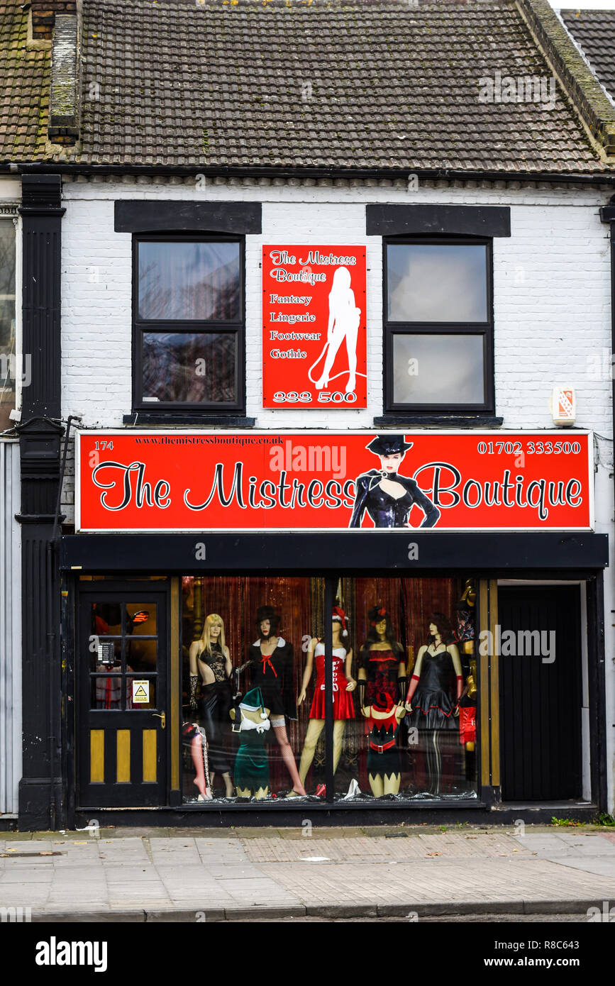 Die Herrin Boutique Shop Front nach Store mit Weihnachten verbundene  Outfits im Fenster anzuzeigen. Frauen - Dessous-, Kostüm- und Fetisch  Kleidung outlet Stockfotografie - Alamy