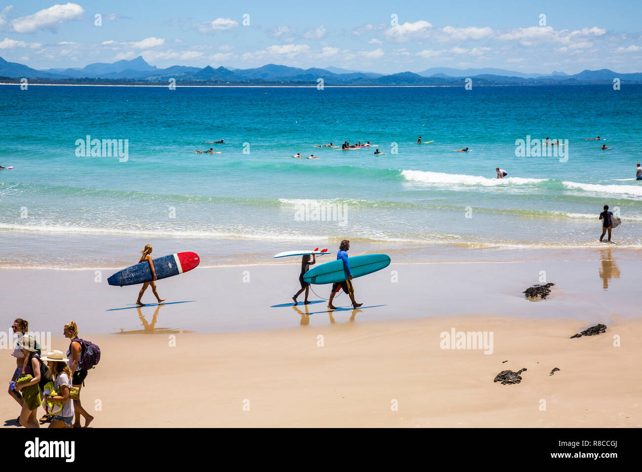 Surfer auf Wategos Beach in Byron Bay, New South Wales, Australien Stockfoto