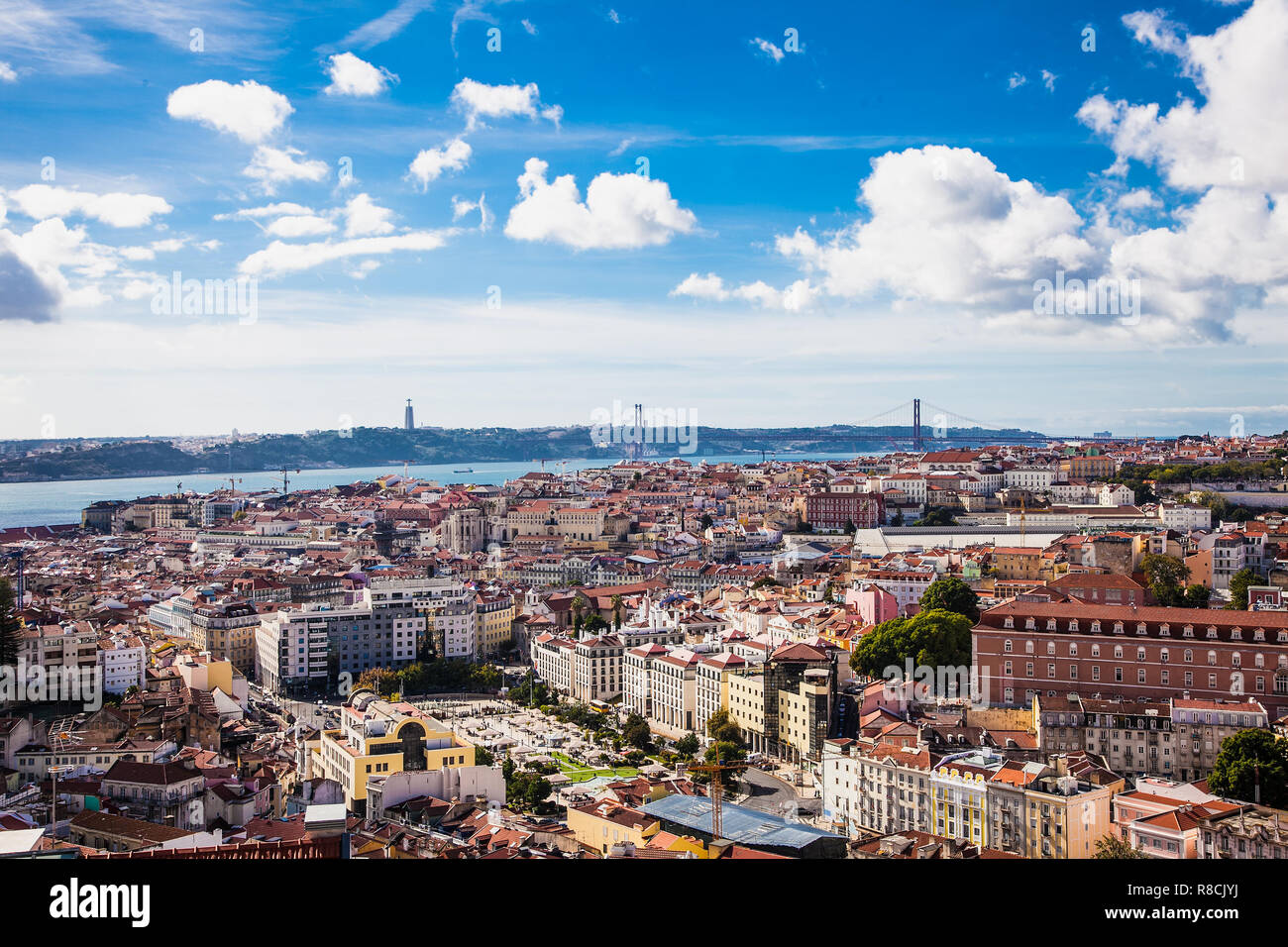 Lissabon, Portugal-Nov 1, 2018: Luftaufnahme der Lissabonner Altstadt mit den wichtigsten Straßen und Plätzen. Portugal. Stockfoto