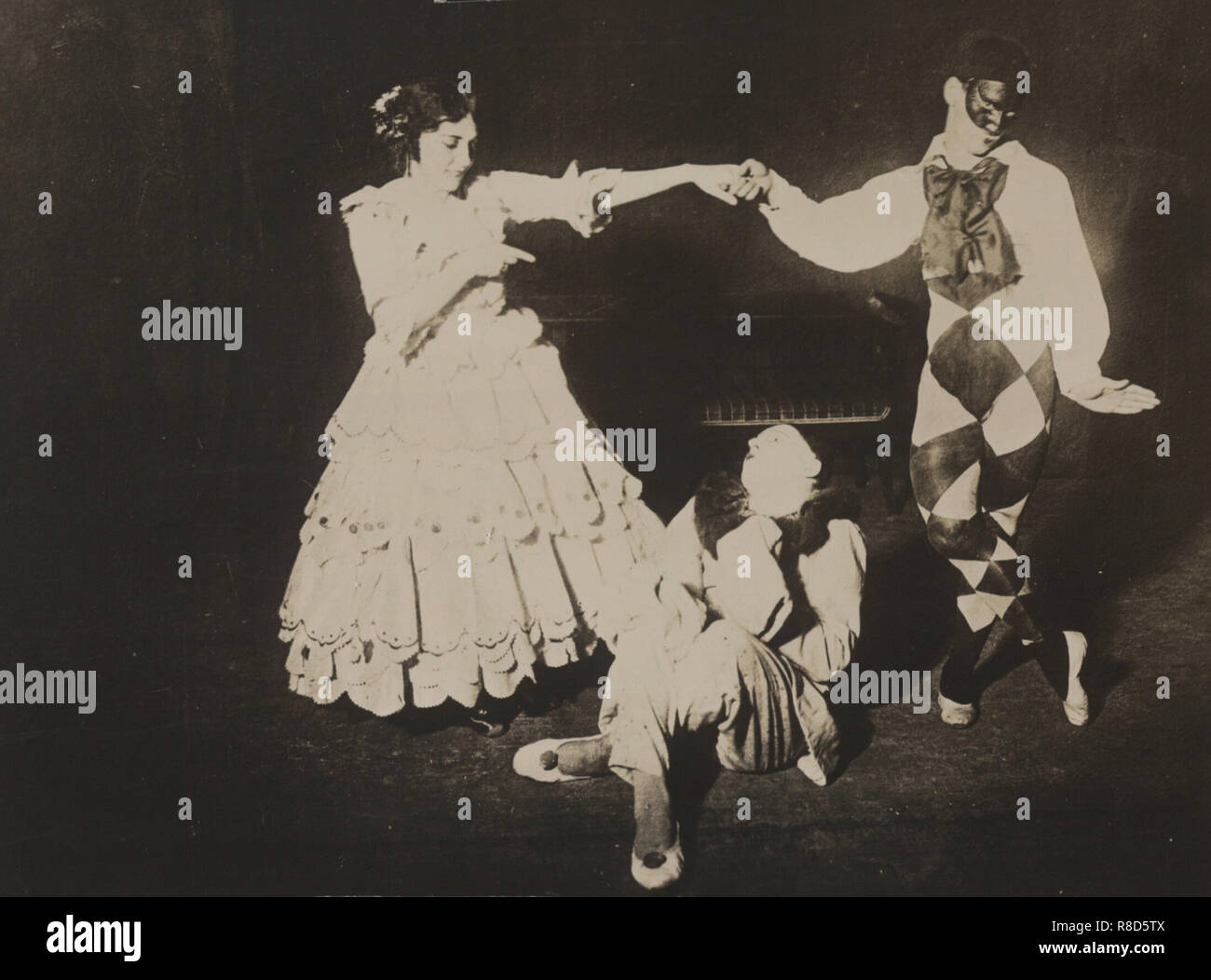 Tamara Karsavina, Vaslav Nijinsky und Adolph Bolm im Ballett Karneval von R. Schumann. Stockfoto