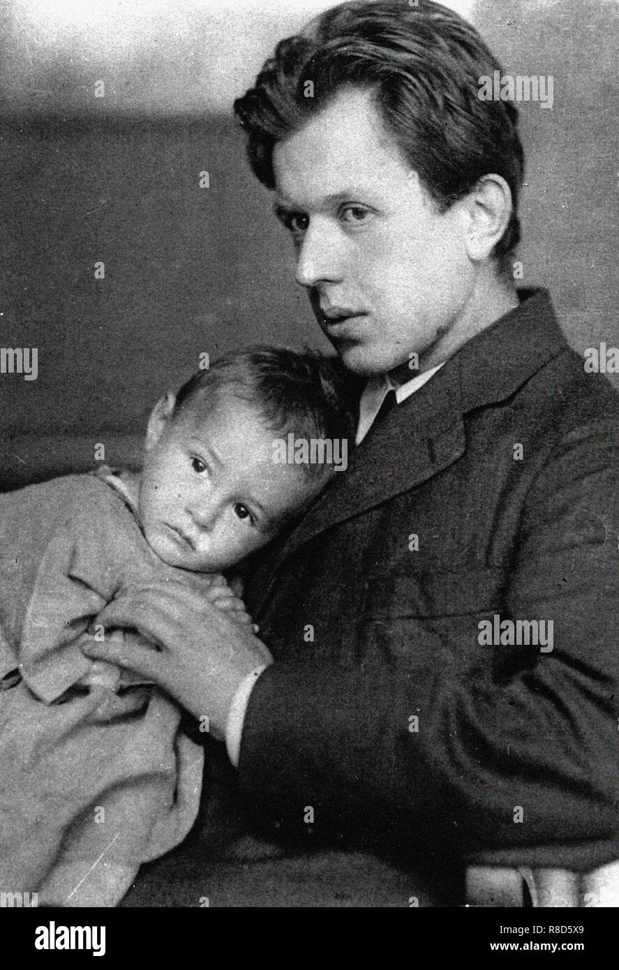 Fritz Platten (1883-1942) mit seinem Sohn Georg, 1910. Stockfoto