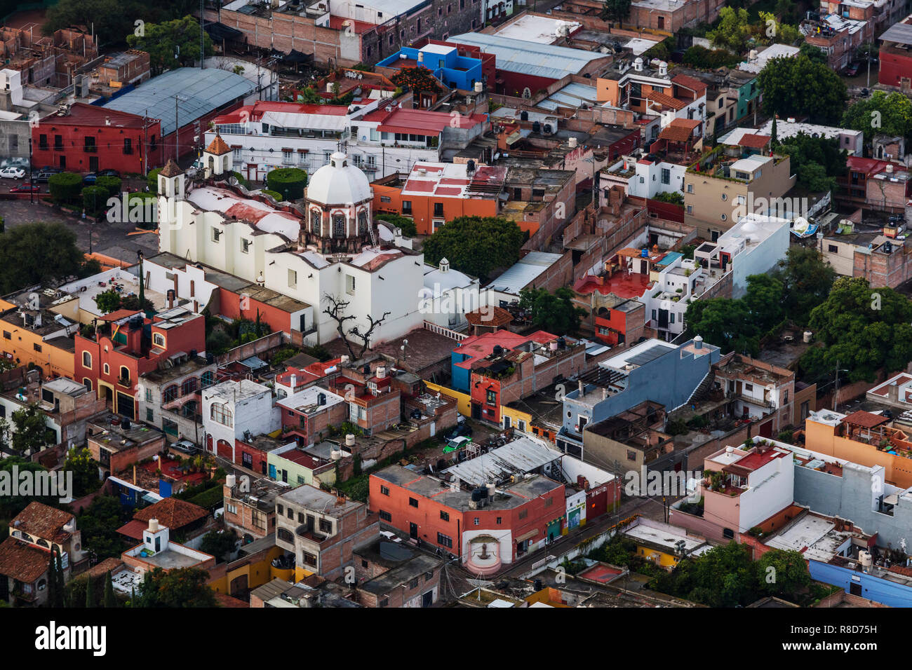 Die KIRCHE SAN ANTONIO ab dem frühen Morgen Ballonfahrt - San Miguel de Allende, Mexiko gesehen Stockfoto