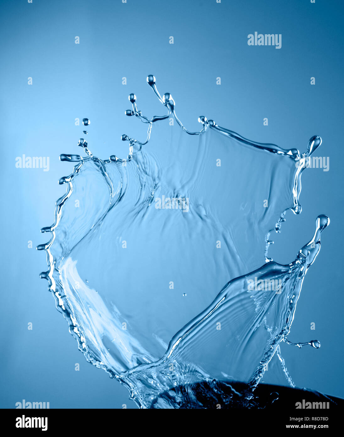 Abstrakt Blau Farbe Wasser spritzen auf leeren sauber Hintergrund isoliert, studio Foto Stockfoto Abstrakt Blau Farbe Wasser spritzen auf leeren sauber Hintergrund isoliert, studio Foto Stockfoto