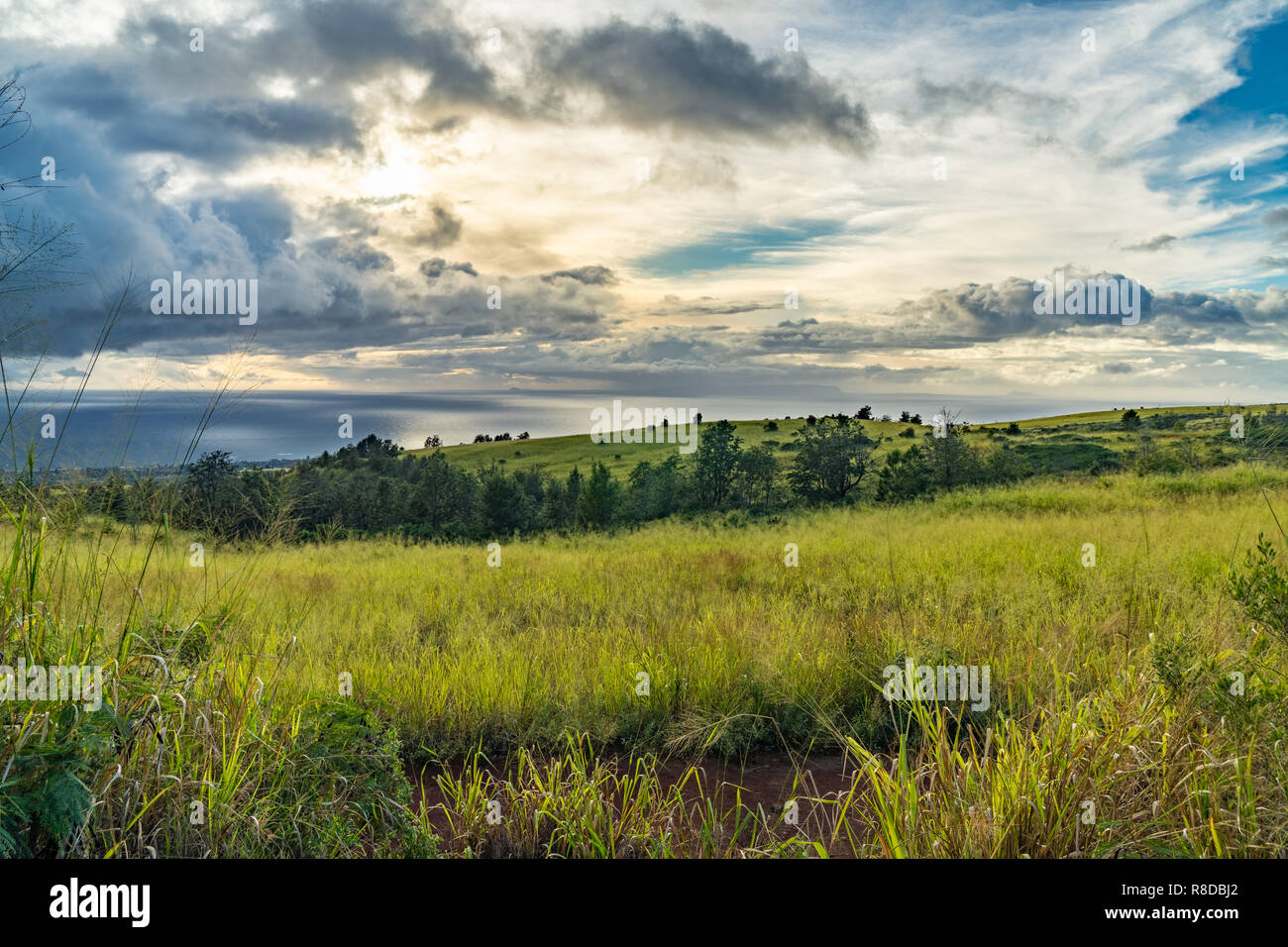 Dramatische Wolken über dem Ozean, westlich von der ersten ziehen Sie auf dem Highway 550, Waimea, Kauai, Hawaii Stockfoto