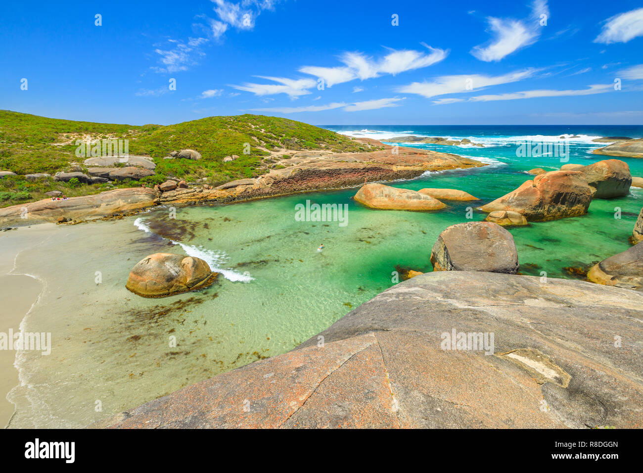 Australische reisen Reiseziel im Sommer. Luftaufnahme von Elephant Cove Beach in William Bay National Park, Dänemark, Western Australia. Sommer Saison. Great Southern Ocean Küstenlinie. Sonnigen Tag, blauer Himmel. Stockfoto