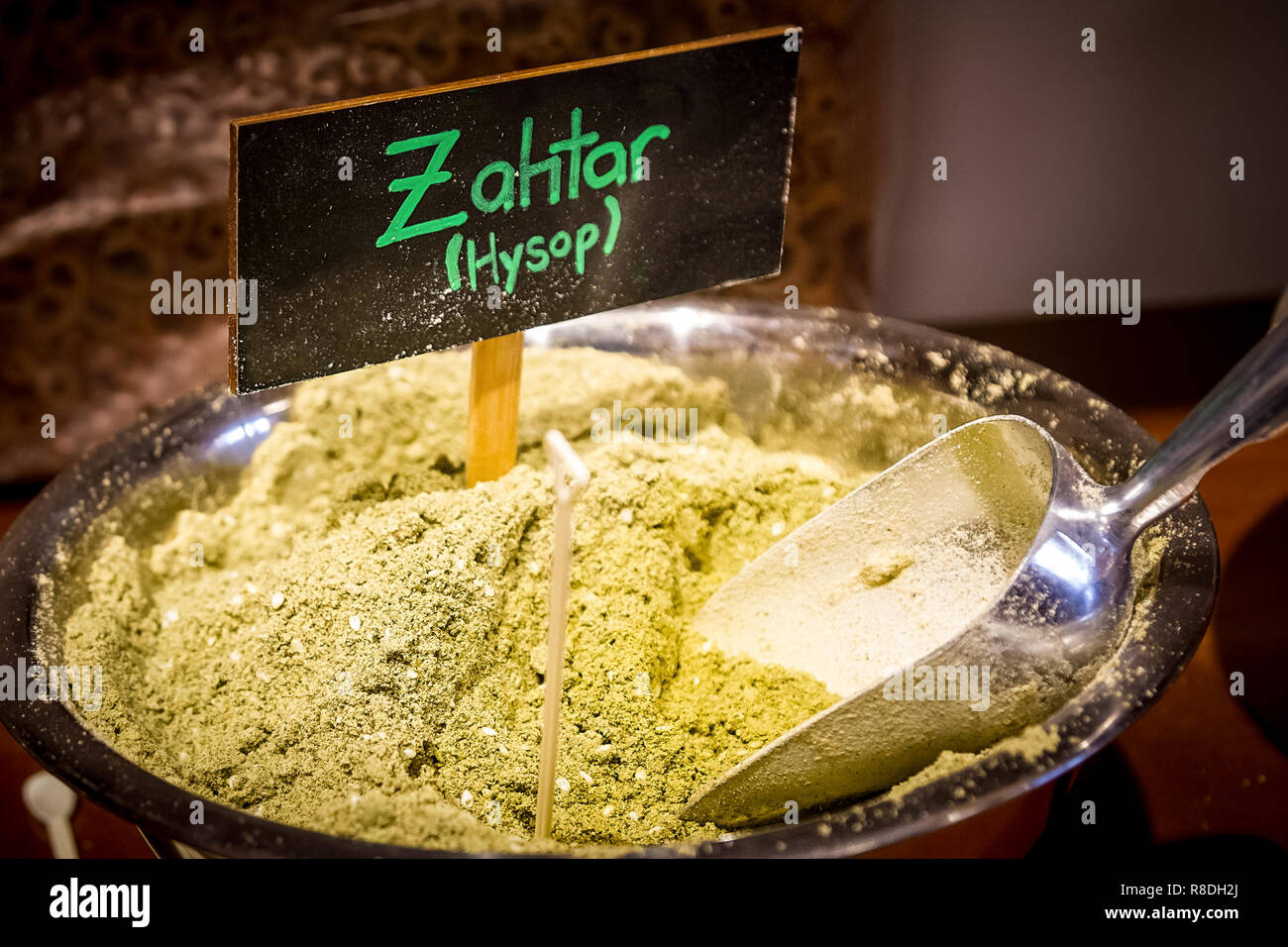 Zahtar oder Zahtar. Arabische Gewürzmischung Ysop, Sumach, Sesam und Salz, im Nahen und Mittleren Osten verwendet. Stockfoto