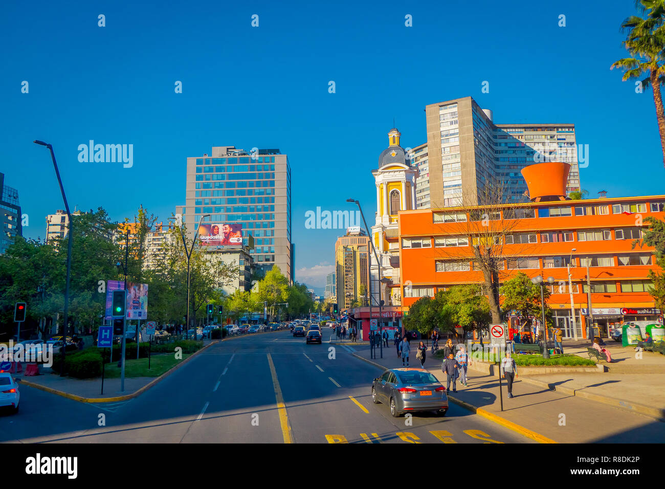 SANTIAGO DE CHILE, CHILE - Oktober 16, 2018: Verkehr auf der Avenida Libertador Bernardo O'Higgins Avenue in Santiago de Chile Stockfoto