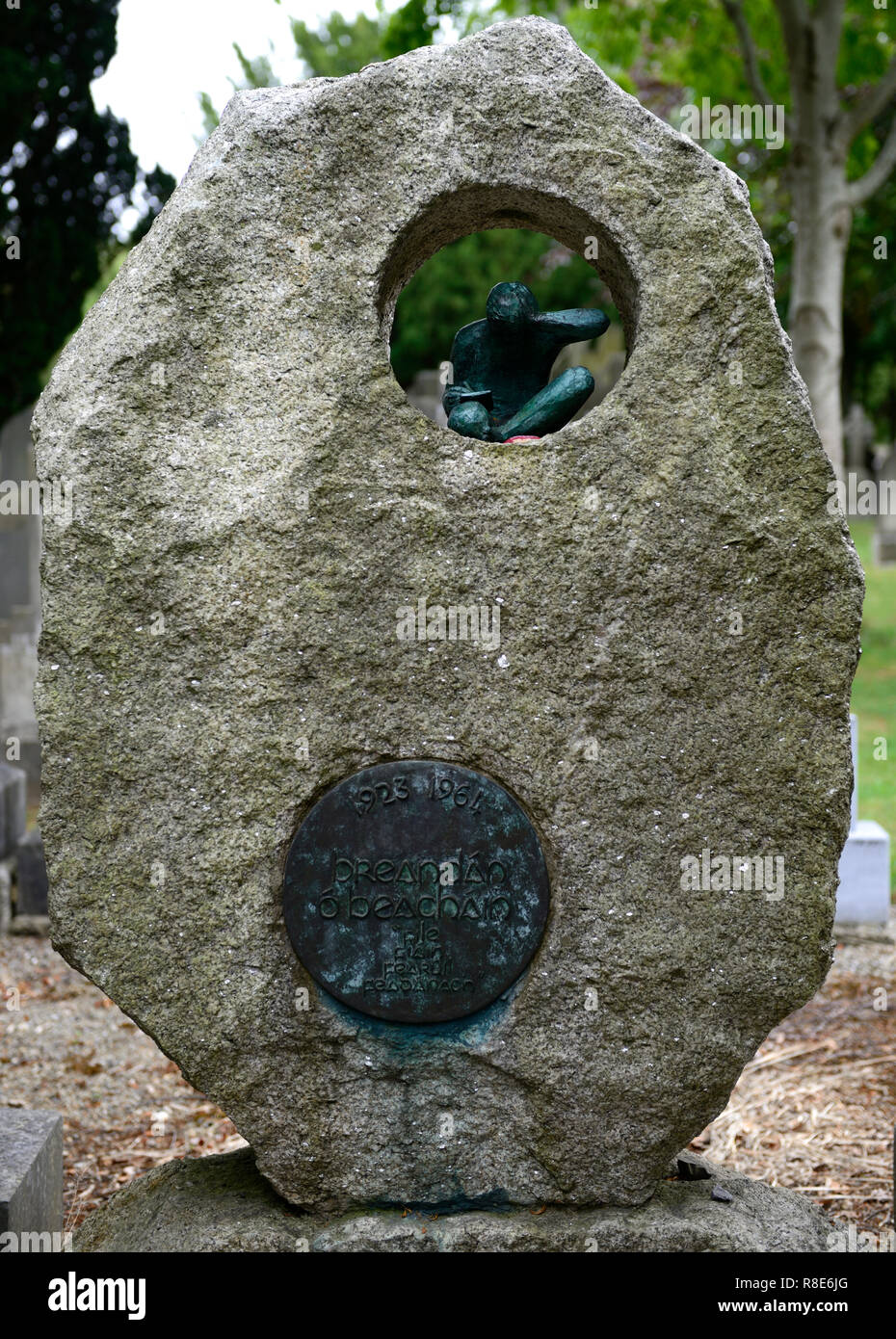 Brendan Behan, irischer Dramatiker, Grabstein, Grabstein, heiliges Herz, Katholische, Friedhof, Friedhöfe, Grave, Graves, Erinnerung, Gedächtnis, Frieden, friedlich, RM Irland Stockfoto