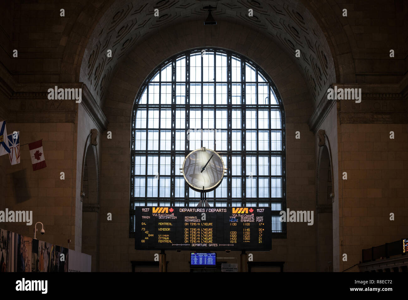 TORONTO, KANADA - 13. NOVEMBER 2018: Toronto Main Hall mit Ihren Abflug und Ankunft. Es ist der Hauptbahnhof für Via Rail in Ontario Stockfoto