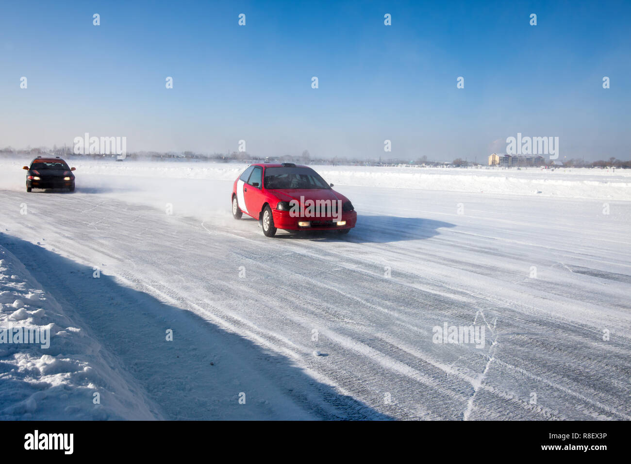 Auto Ice Racing auf dem zugefrorenen See Stockfoto