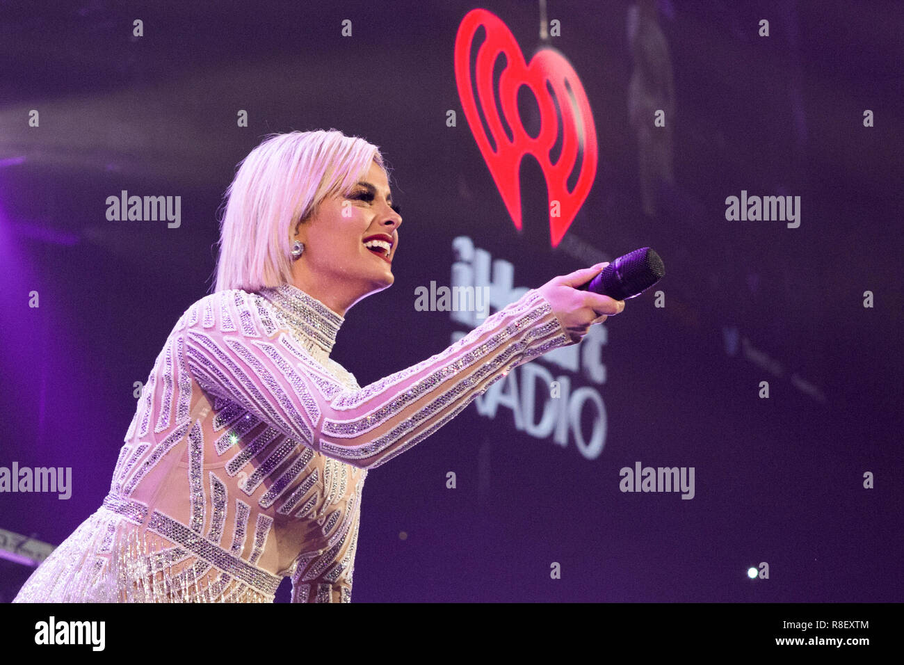 Bebe Rexha führt bei 103.5 KISS FM iHeartRadio Jingle Ball an der Allstate Arena am 12. Dezember in Rosemont, Illinois 2018. Stockfoto