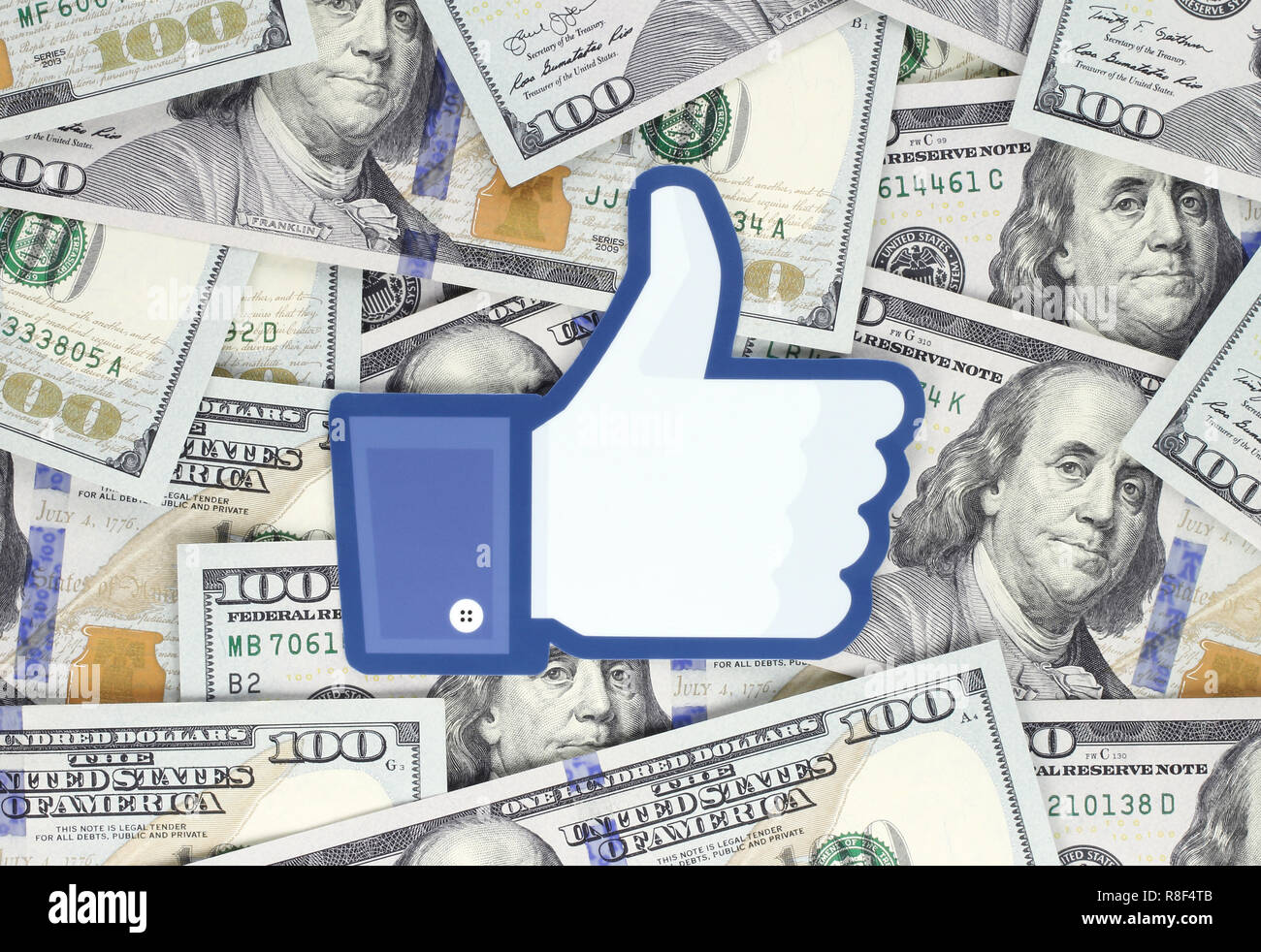 Kiew, Ukraine - September 18, 2018: Facebook wie Logo auf Papier gedruckt und auf Geld Hintergrund platziert Stockfoto