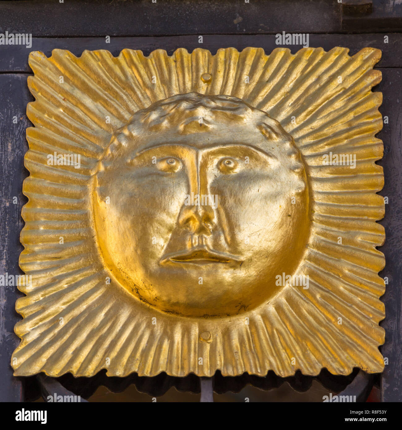 Sun Skulptur an der alten Pforte des All Souls College in Oxford, Großbritannien Stockfoto