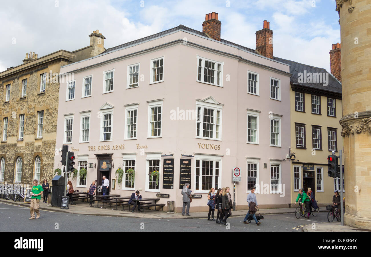 OXFORD, Großbritannien - Oktober, 11, 2014: Berühmte cafe Das Kings Arms, der ältesten Kneipe in Oxford, Großbritannien Stockfoto