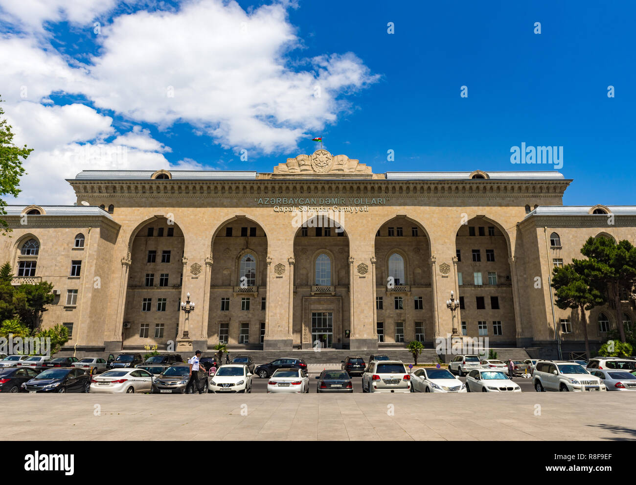 Baku/Aserbaidschan - 10. Mai 2018. Bahnhof Verwaltungsgebäude Stockfoto