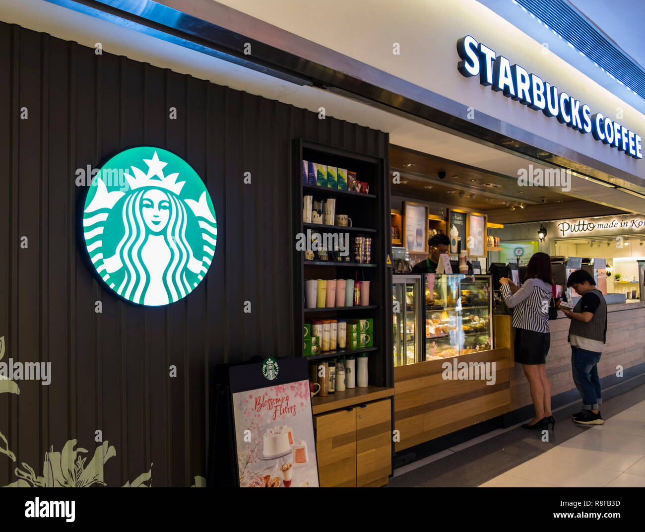 Hong Kong, April 7, 2019: Starbucks Kaffee in Hongkong Stockfoto