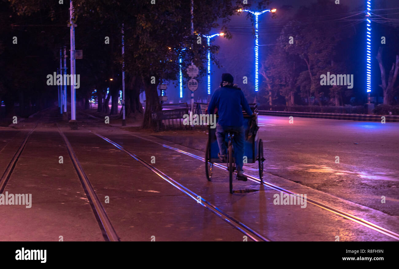 Kolkata City Road in der Nacht. Stockfoto