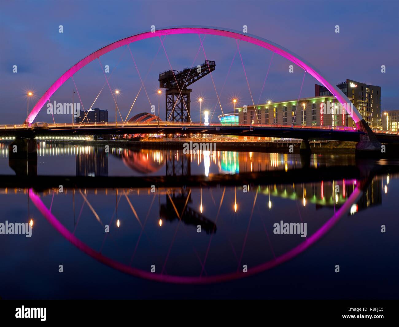 Glasgow Riverside bei Nacht Stockfoto